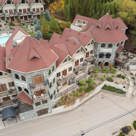 וורנון The Castle At Swan Lake מראה חיצוני תמונה